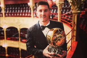 Imagem ilustrativa da imagem Sétima Bola de Ouro de Lionel Messi divide opiniões entre fãs de futebol