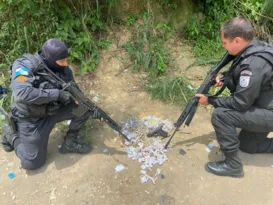 Imagem ilustrativa da imagem Trio armado é preso com drogas no Jockey em São Gonçalo