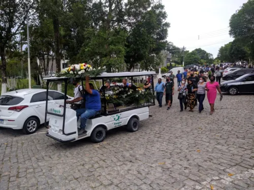 Imagem ilustrativa da imagem 'Não sabemos se iremos voltar', o adeus ao taxista morto em SG