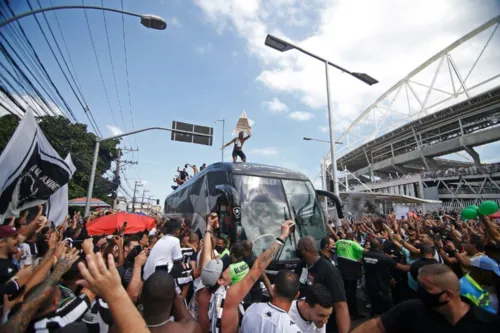 Imagem ilustrativa da imagem Domingo de festa para o Botafogo e derrotas de Vasco e Fluminense