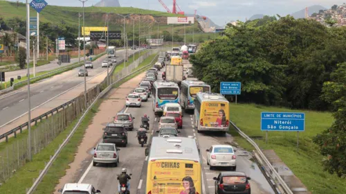 Imagem ilustrativa da imagem Volta do feriadão com quase 20km de engarrafamento na BR-101