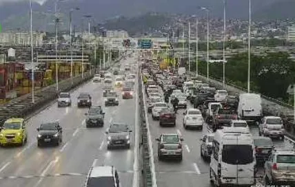 Imagem ilustrativa da imagem Engavetamento deixa uma pessoa ferida na Ponte Rio-Niterói