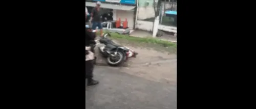 Imagem ilustrativa da imagem Acidente com moto deixa trânsito lento na RJ-106, em São Gonçalo na tarde desta segunda