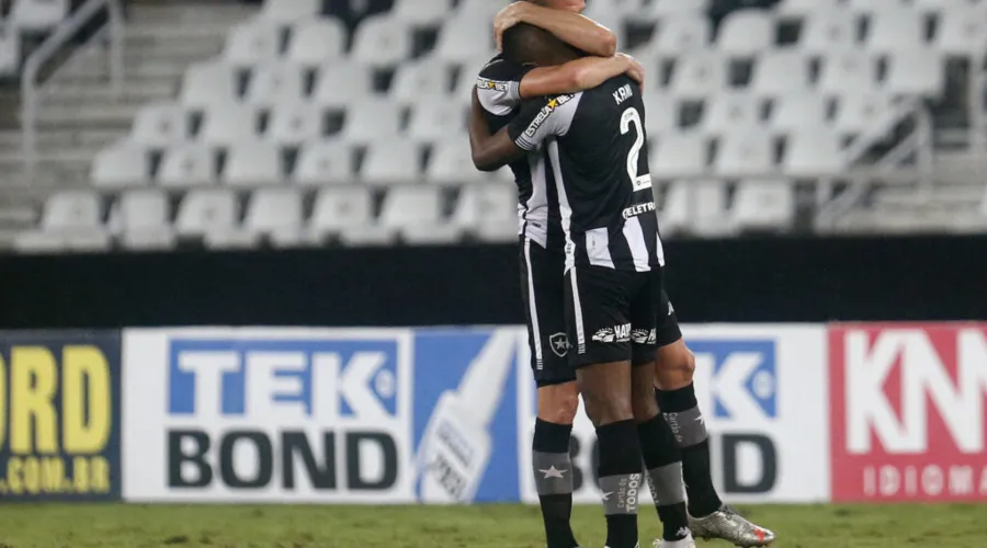 Imagem ilustrativa da imagem Botafogo derrota o Confiança e fica ainda mais próximo do retorno à Série A