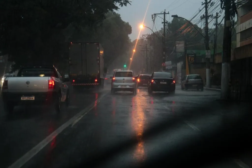 Imagem ilustrativa da imagem Niterói entra em estágio de atenção por conta de forte chuva