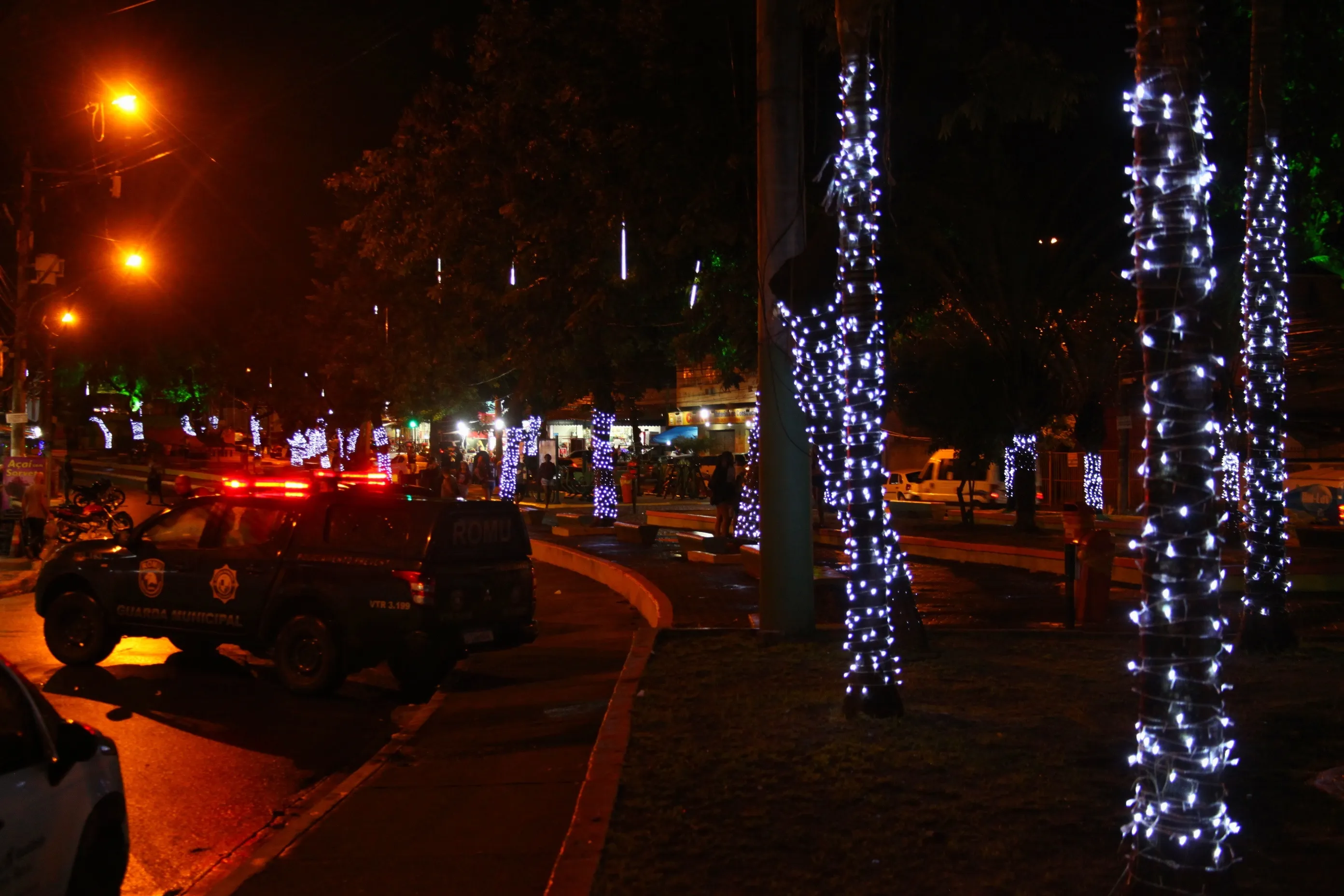 Imagem ilustrativa da imagem Natal de Novas Luzes ilumina praças de São Gonçalo