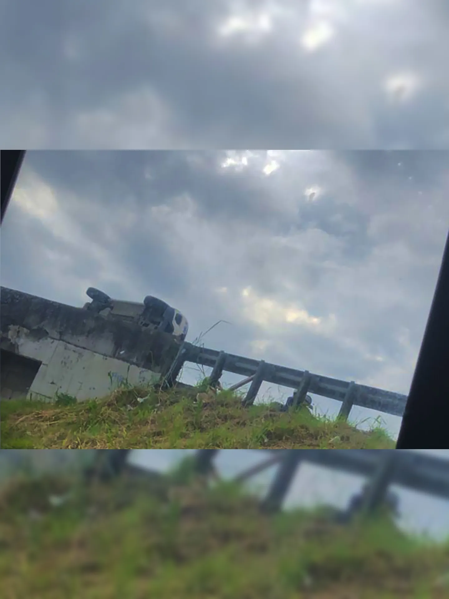Imagem ilustrativa da imagem Acidente complica trânsito na RJ-104, em SG