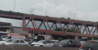 Imagem ilustrativa da imagem Acidente causa lentidão no trânsito no acesso à Ponte Rio-Niterói