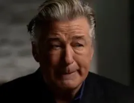 Imagem ilustrativa da imagem Emocionado, Alec Baldwin chora ao falar de tragédia que aconteceu em set de filmagem