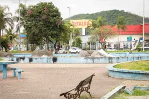 Imagem ilustrativa da imagem Praça do entulho e abrigo para moradores de rua em São Gonçalo
