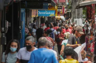 Imagem ilustrativa da imagem Ruas de Niterói lotadas para compras de última hora