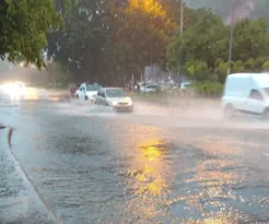 Imagem ilustrativa da imagem Rio de Janeiro entra em estágio de atenção após a chegada de chuva forte