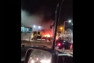 Imagem ilustrativa da imagem Veículo em chamas na Ponte-Rio Niterói e causa lentidão no trânsito