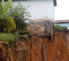 Imagem ilustrativa da imagem Bolsonaro sanciona lei que permite edifícios à beira de rios e lagos