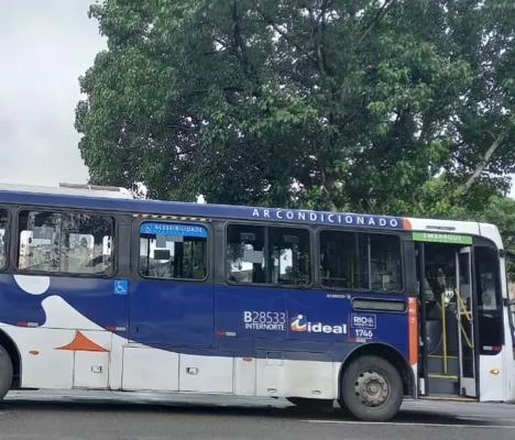 Imagem ilustrativa da imagem Acidente entre ônibus e moto deixa uma pessoa morta no Centro do Rio