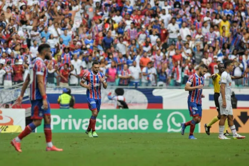 Imagem ilustrativa da imagem Bahia vence, sai da zona de rebaixamento e adia ida do Fluminense à Libertadores