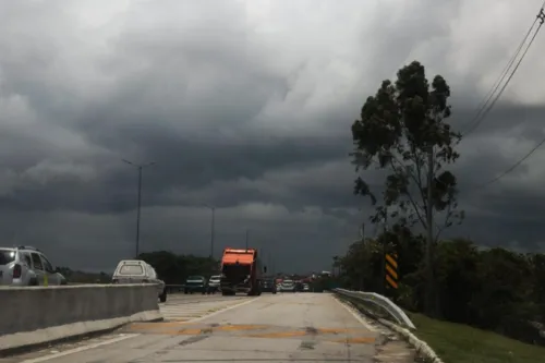 Imagem ilustrativa da imagem Previsão de chuva com estágio de atenção em Niterói e região