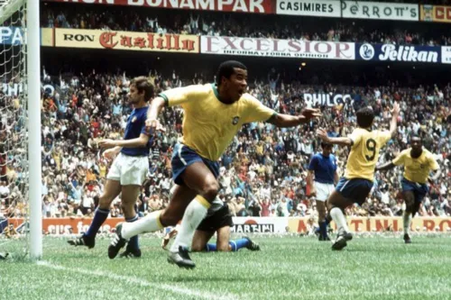 Imagem ilustrativa da imagem Jairzinho, o Furacão da Copa, recebe diversos parabéns pelos seus 77 anos