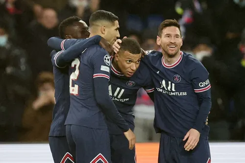 Imagem ilustrativa da imagem PSG amassa o Brugge com show de Mbappé e Messi na Champions League