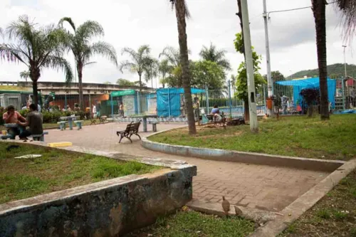 Imagem ilustrativa da imagem Praça do entulho e abrigo para moradores de rua em São Gonçalo