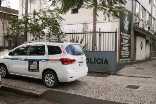 Imagem ilustrativa da imagem Carro de taxista morto em SG passa por perícia em Niterói