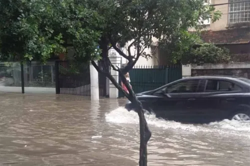 Imagem ilustrativa da imagem Chuva forte provoca alagamentos em bairros de Niterói