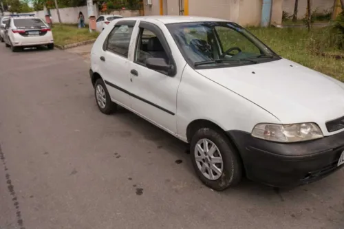 Imagem ilustrativa da imagem Morto encontrado com sinais de crueldade dentro de carro em SG