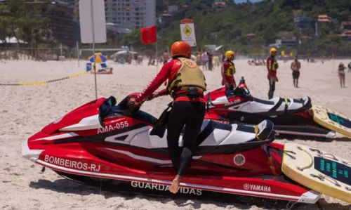 Imagem ilustrativa da imagem Mais de 600 resgates em praias do Rio no fim de semana