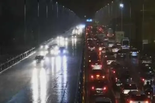 Imagem ilustrativa da imagem Trânsito caótico na Ponte e principais vias no sentido Região dos Lagos