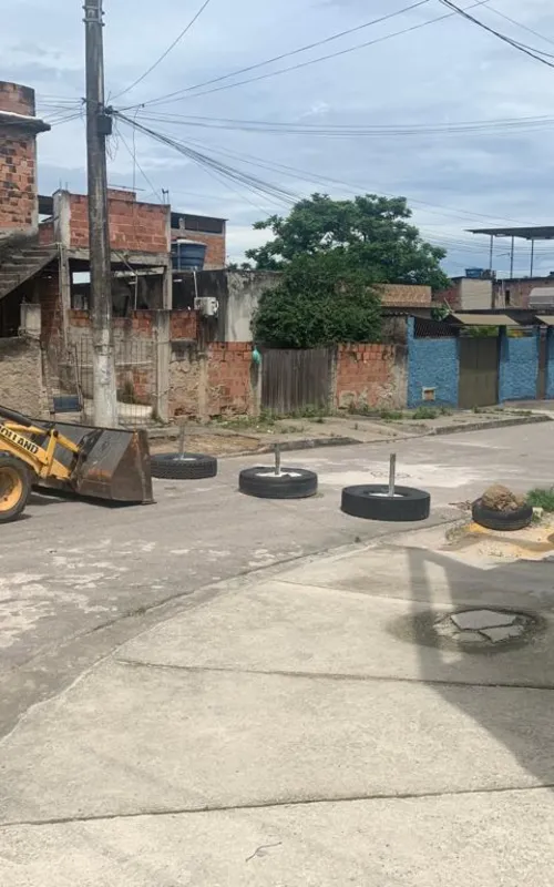 Imagem ilustrativa da imagem Força-tarefa retira barricadas do Jardim Catarina, em São Gonçalo