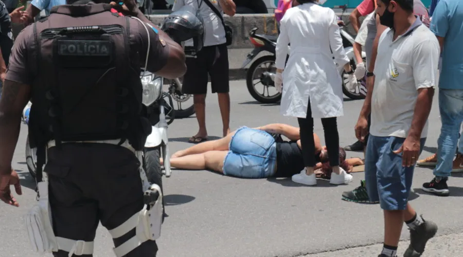 Imagem ilustrativa da imagem Acidente com moto deixa mulher ferida na RJ-104, em São Gonçalo
