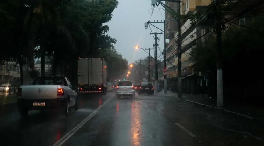 Imagem ilustrativa da imagem Primeira semana do ano deve começar com tempo chuvoso em Niterói e região
