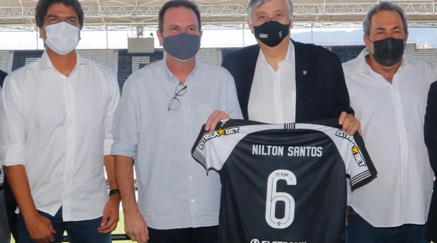 Imagem ilustrativa da imagem Com concessão renovada, Botafogo deve 'vender nome' de estádio por valor milionário