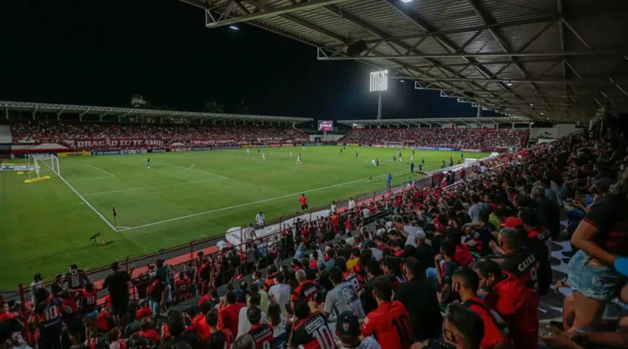 Imagem ilustrativa da imagem Flamengo visita Atlético-GO em encerramento melancólico da temporada