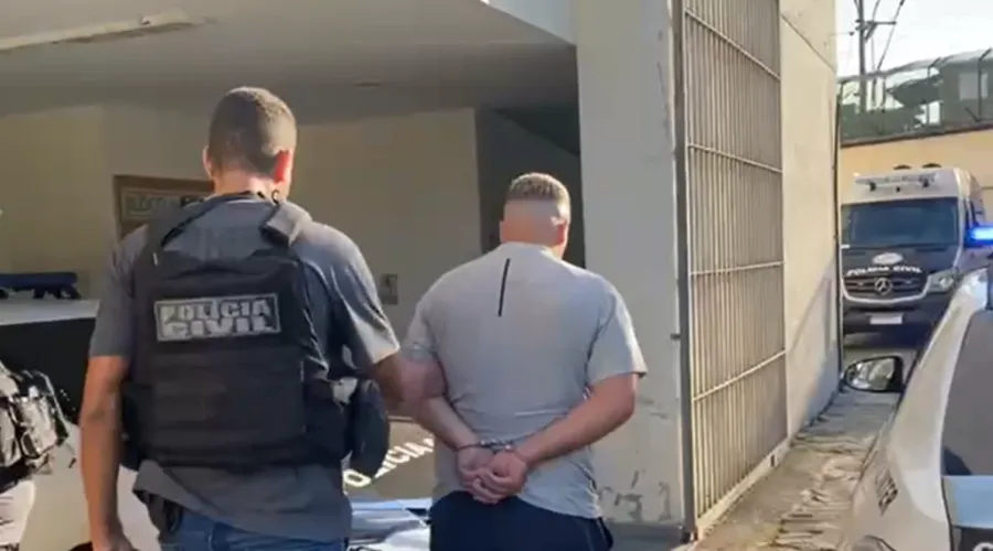Imagem ilustrativa da imagem Acabou amor: miliciano é preso na casa da namorada na Zona Oeste do Rio
