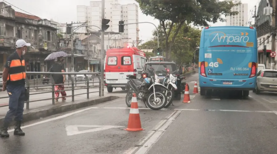 Imagem ilustrativa da imagem Acidente na Alameda com motociclista ferido em Niterói