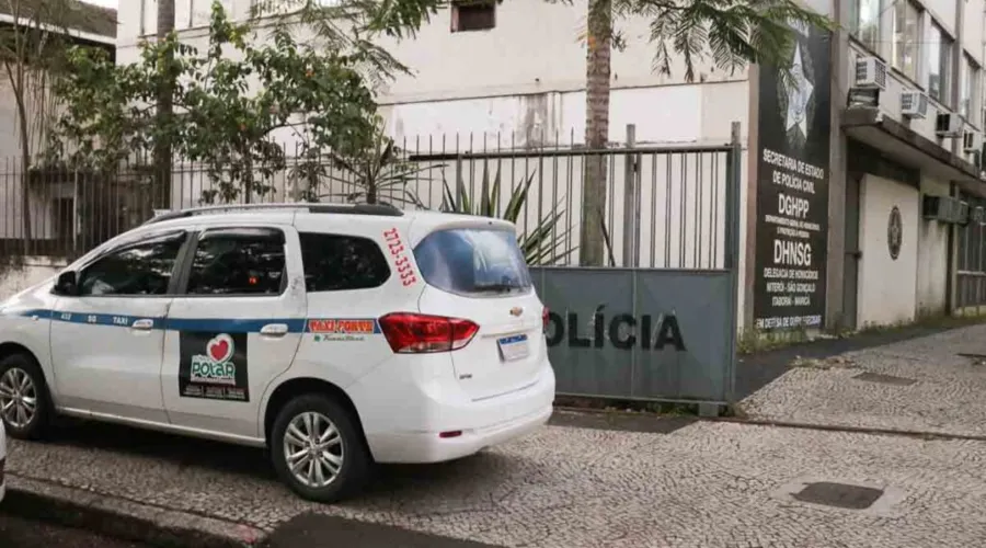 Imagem ilustrativa da imagem Carro de taxista morto em SG passa por perícia em Niterói