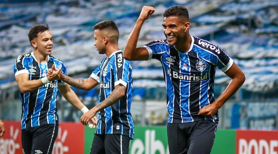Imagem ilustrativa da imagem Vasco anuncia contratação de meia do Grêmio e chega a seis reforços para 2022
