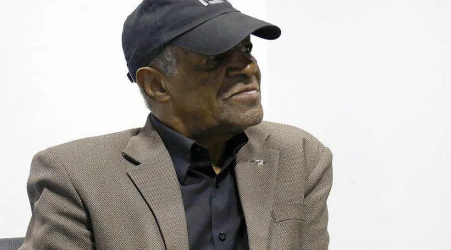 Imagem ilustrativa da imagem Companheiro de Pelé no Santos, ex-jogador Dorval morre aos 86 anos