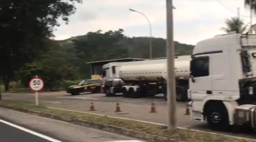 Imagem ilustrativa da imagem Ação conjunta coíbe fraude no transporte de combustíveis no Rio