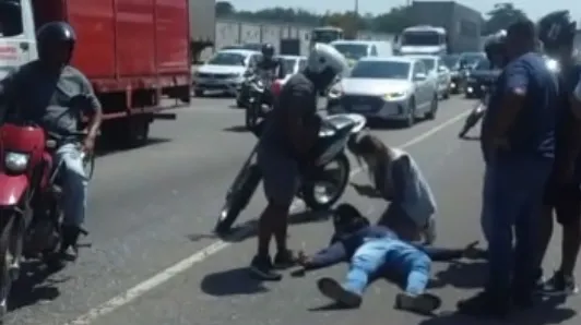 Imagem ilustrativa da imagem Colisão com carro deixa motociclista ferido na Avenida Brasil