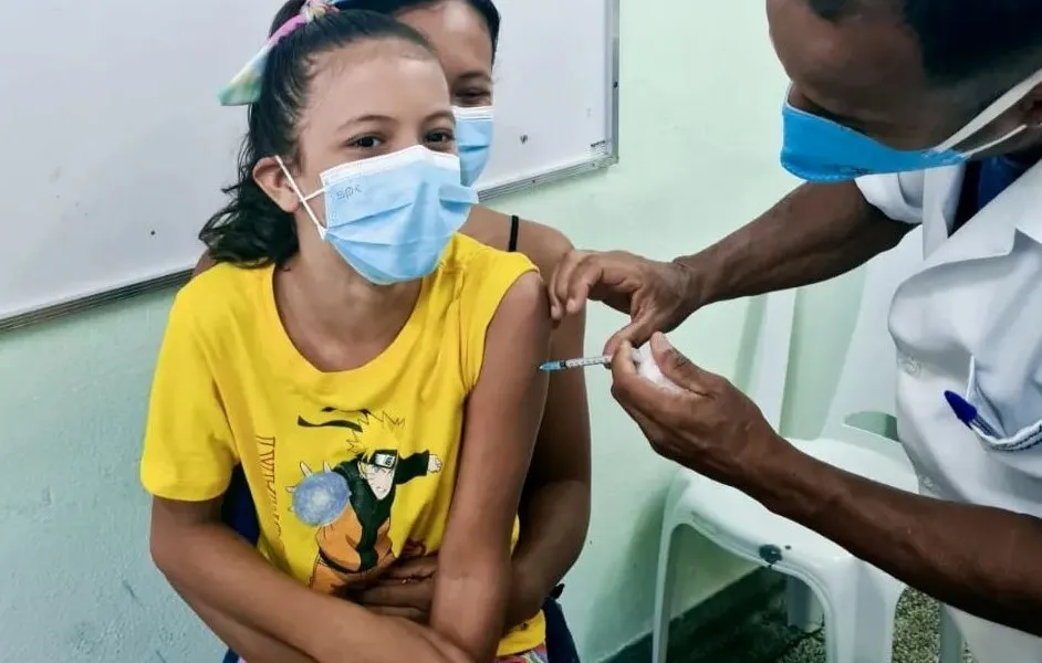 Imagem ilustrativa da imagem Primeira criança é vacinada contra Covid-19 em Niterói