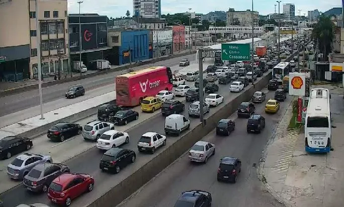 Imagem ilustrativa da imagem Volta do Réveillon deixa trânsito lento na Ponte Rio-Niterói