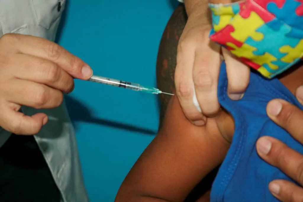 Imagem ilustrativa da imagem Parada cardíaca em criança não teve relação com vacina, em SP