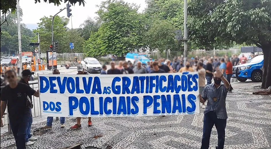 Imagem ilustrativa da imagem Policiais fazem protesto no Rio contra mudanças na Seap