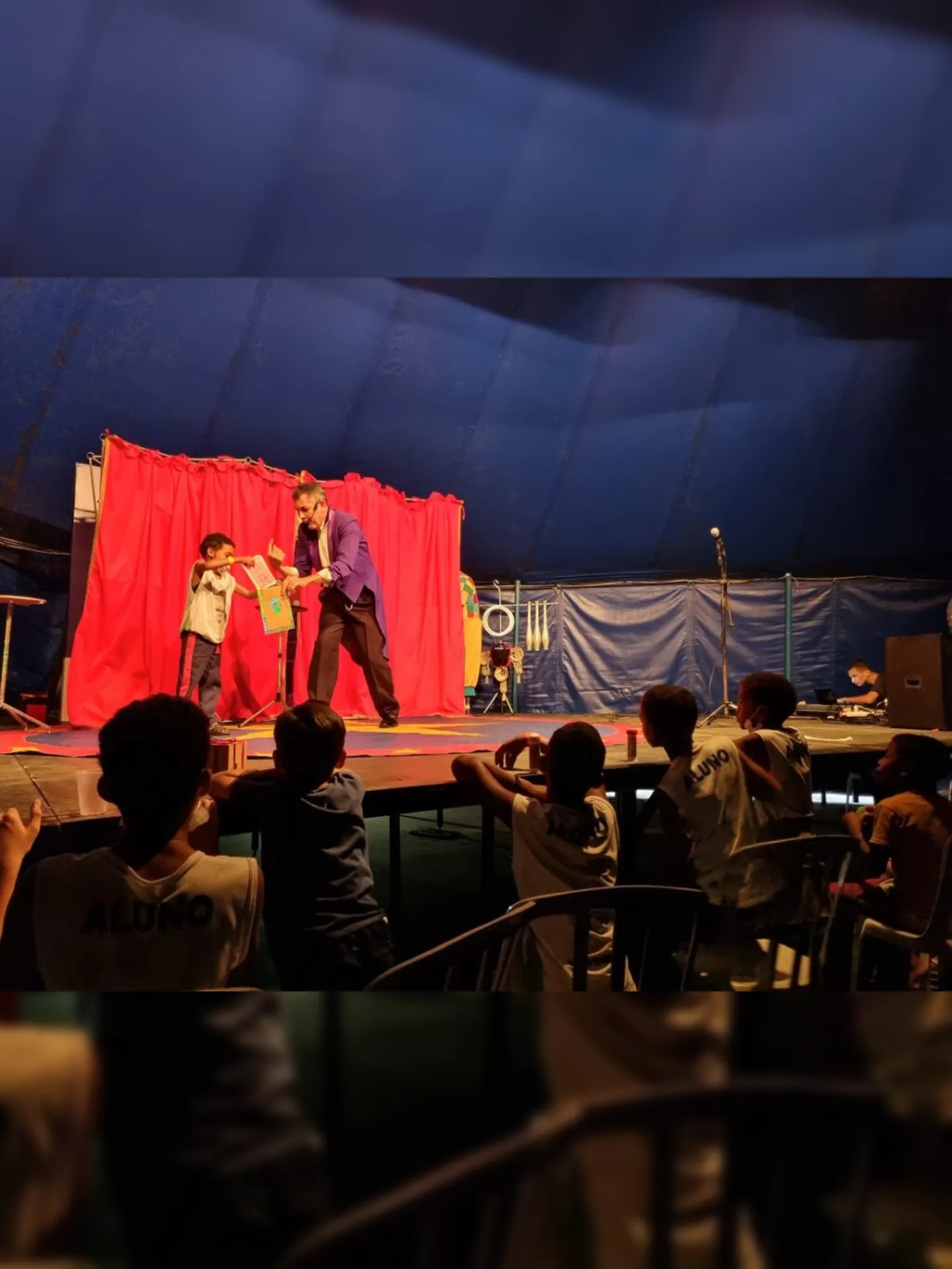 Imagem ilustrativa da imagem Magia do circo toma conta de Lona Cultural no Jardim Catarina, em São Gonçalo 