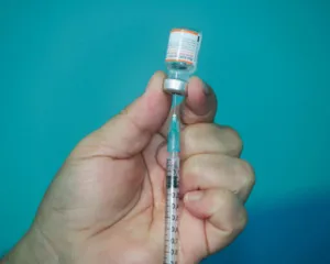 Imagem ilustrativa da imagem Vacinação contra Covid-19 é retomada nesta segunda em São Gonçalo
