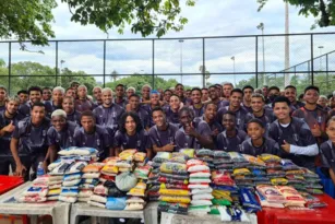 Imagem ilustrativa da imagem Atlético Carioca arrecada 200kg de alimentos para doação em primeiro treino do ano