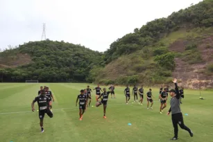 Imagem ilustrativa da imagem Botafogo divulga lista de inscritos para estreia do Carioca; jovem fica de fora