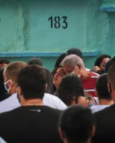 Imagem ilustrativa da imagem Dor na despedida de vítima de acidente marítimo em Niterói